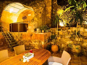 Kasteli Otel 2*
