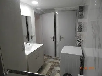 Hotel Kasteli 2*