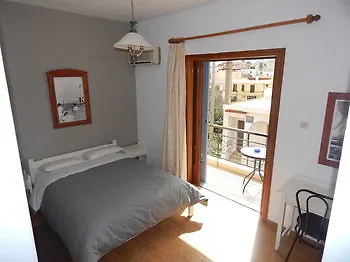 Hotel Kasteli 2*